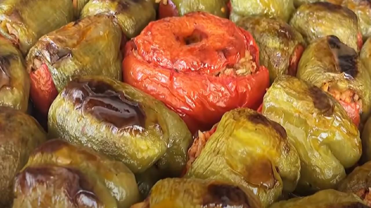 Fırında Zeytinyağlı Biber Dolması Nasıl Yapılır? İşte Püf Noktalarıyla Tarifi