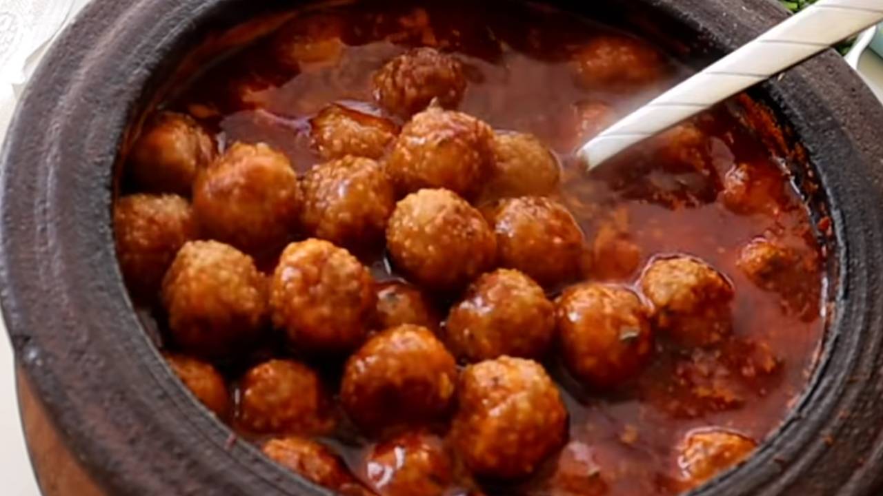Yanına başka bir tarif gerektirmeyen doyurucu bir ana yemek: Sulu köfte tarifi
