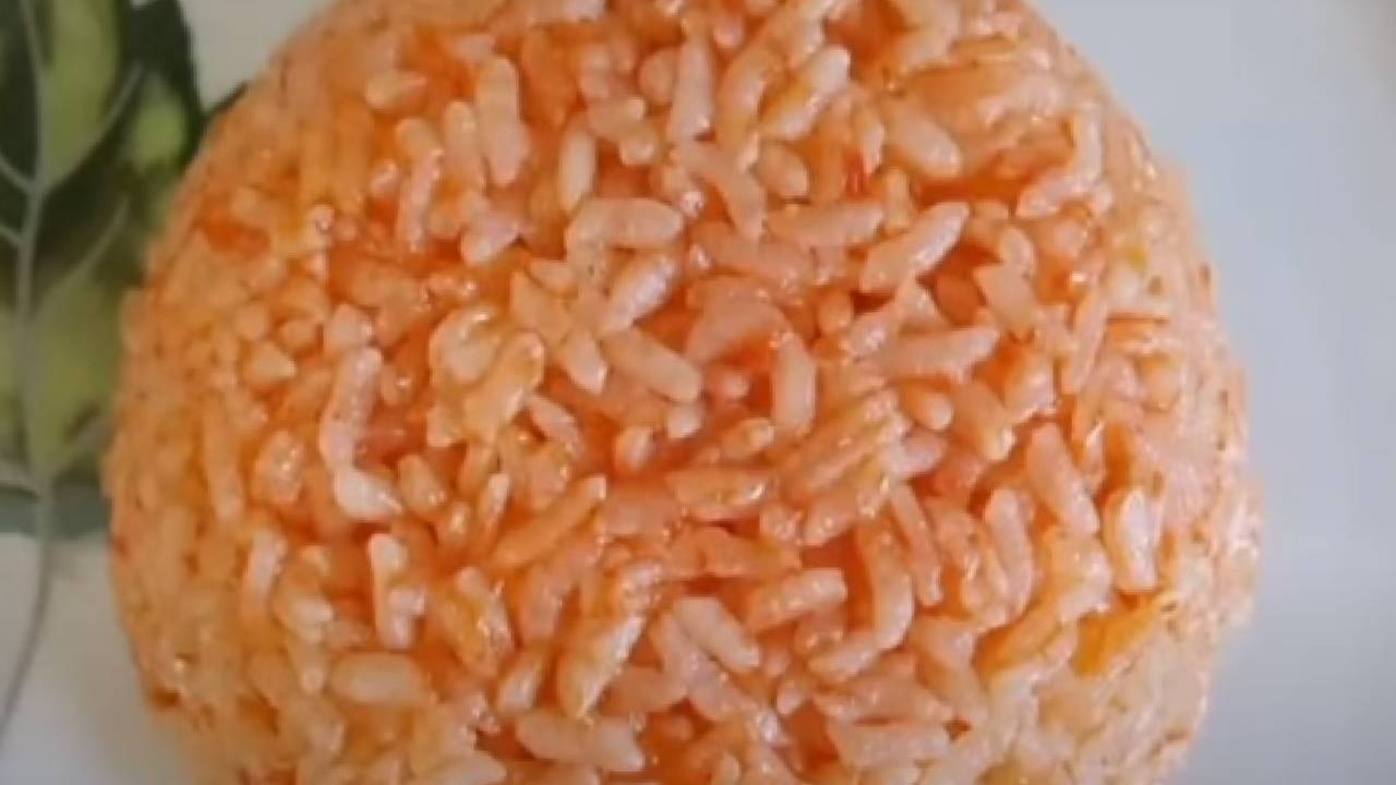 Hiç Lapa Olmayan Tane Tane Domatesli Pirinç Pilavı Tarifi