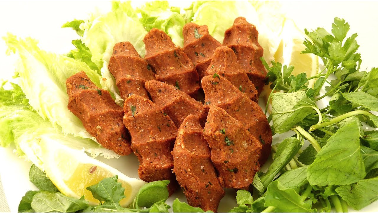 Çiğ köfte ustaları böyle yapıyormuş. Acılı çiğ köfte tarifinin püf noktaları