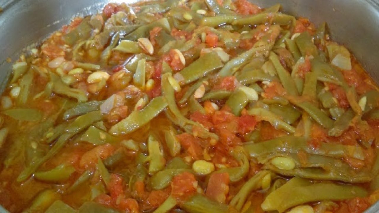 Zeytinyağlı taze fasulye yemeğinin erimemesini sağlayan tarif! Annelerin en etkili yöntemi