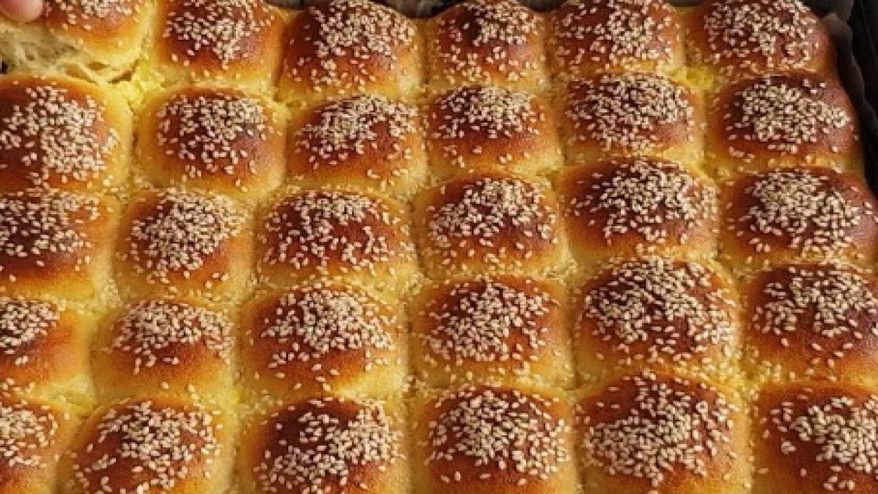 Kahvaltıya bunu yapın başka şeye gerek kalmıyor; Yumuşacık soslu poğaça tarifi