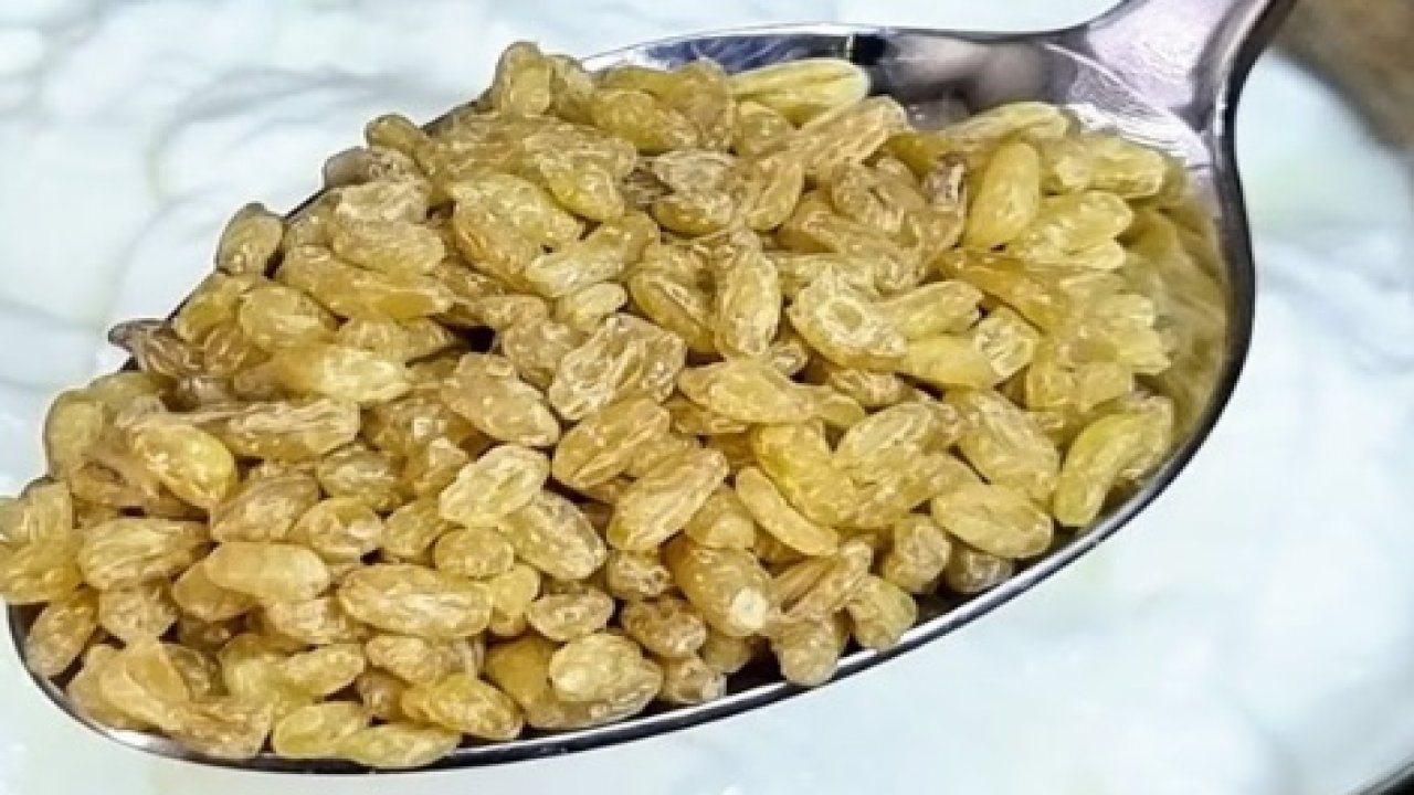 Yoğurtla bulguru karıştırın. Bu harika lezzetle tanışın. Lezzetine bayılacağınız tarif