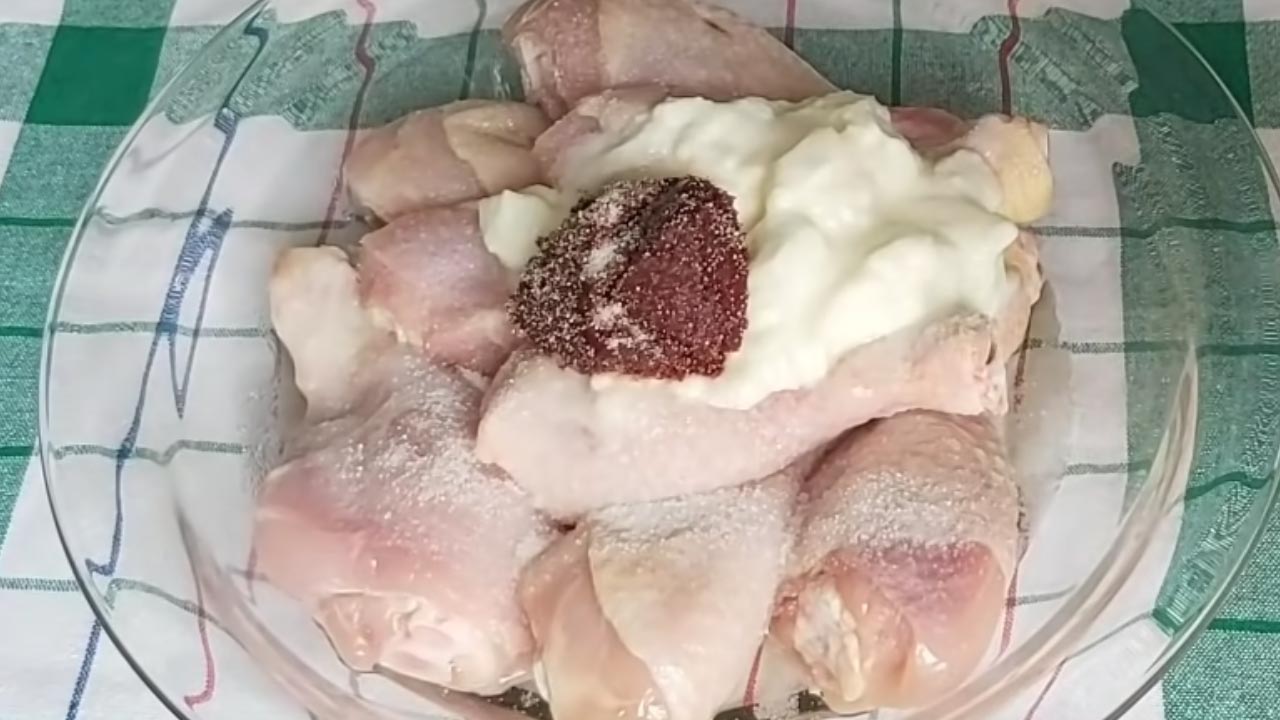 Böyle bir sos, böyle bir tarif görmedim dedirten tencerede tavuk tandır tarifi