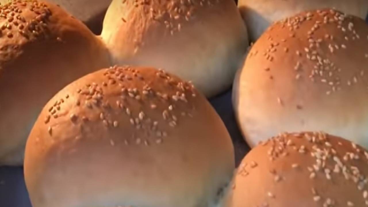 Yumuşacık Puf Puf Kabaran Orjinal Hamburger Ekmeği Tarifi