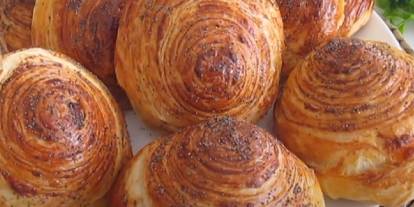 Tel Tel Dökülen Yumuşacık Katmer Poğaça Nasıl Yapılır, Tarif Nasıldır?